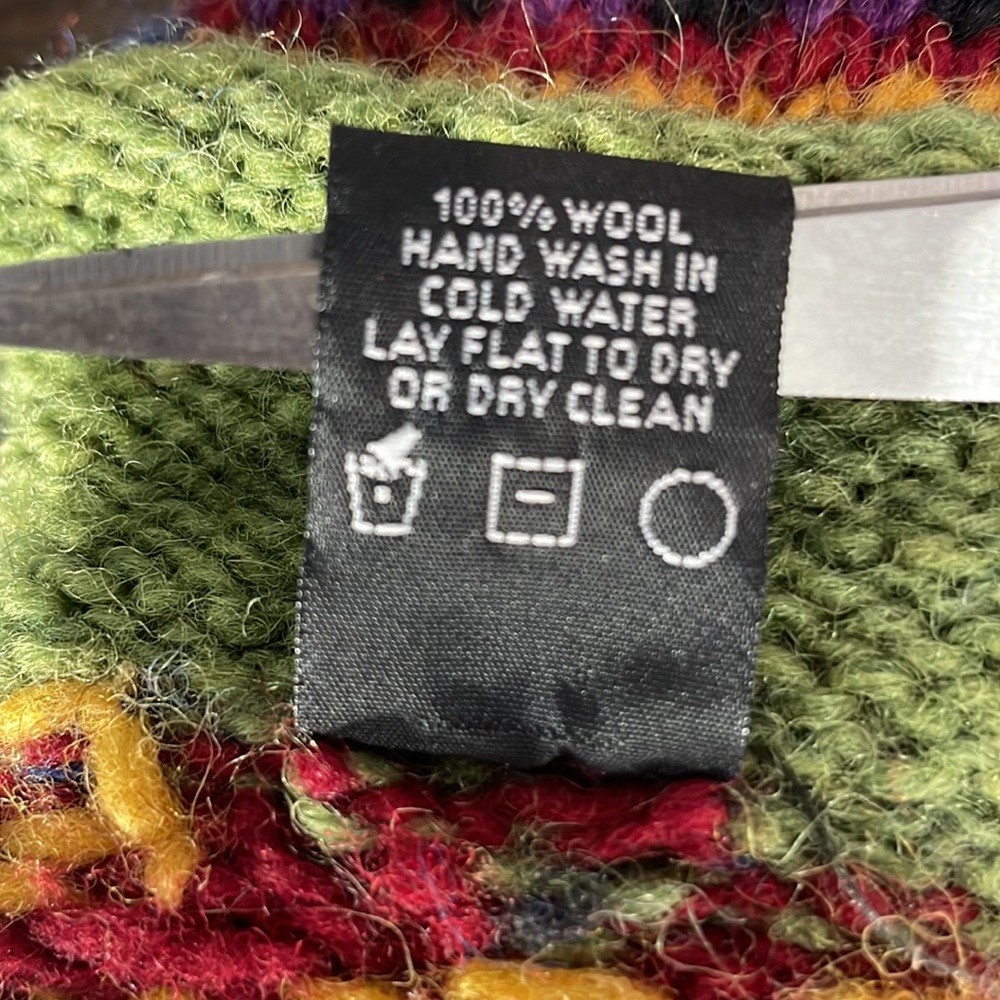 100% wool mitts made in Nepal. Handmade. - Picture 12 of 13